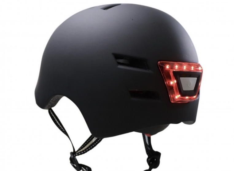 CASCO CON LUCE ANTERIORE E POSTERIORE - BATTERIA RICARICABILE